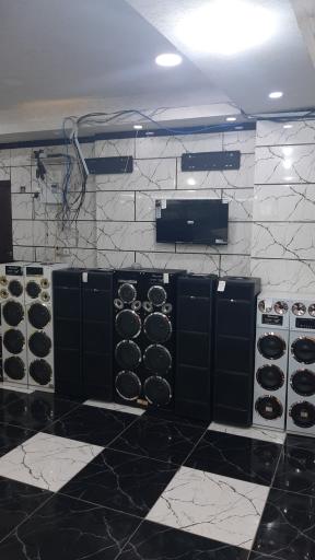 عکس فروشگاه رنگارنگ 