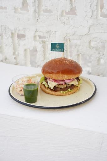 عکس ساندویچ و برگر تخصصی البادیه