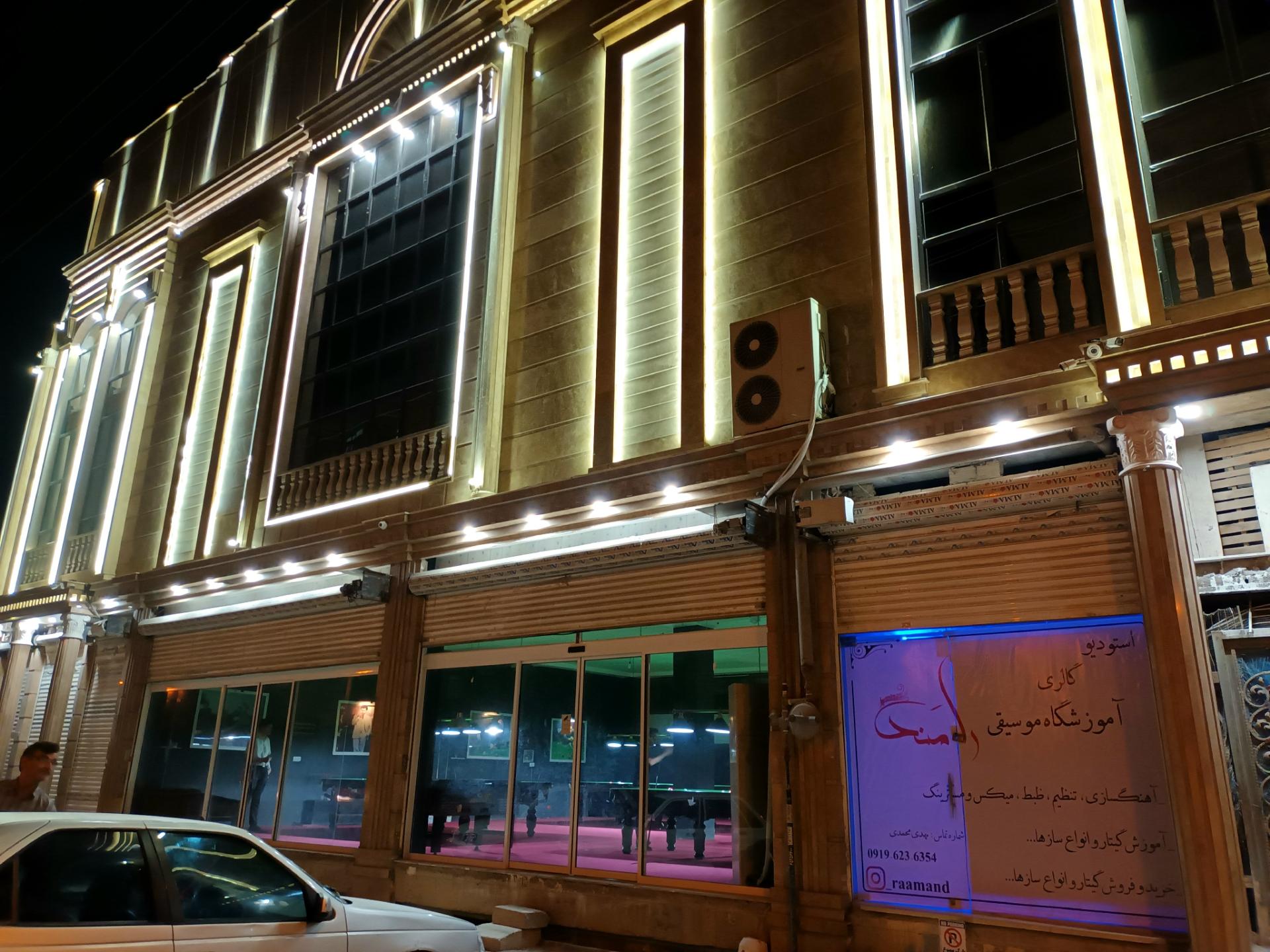 عکس استودیو و آموزشگاه موسیقی رامند