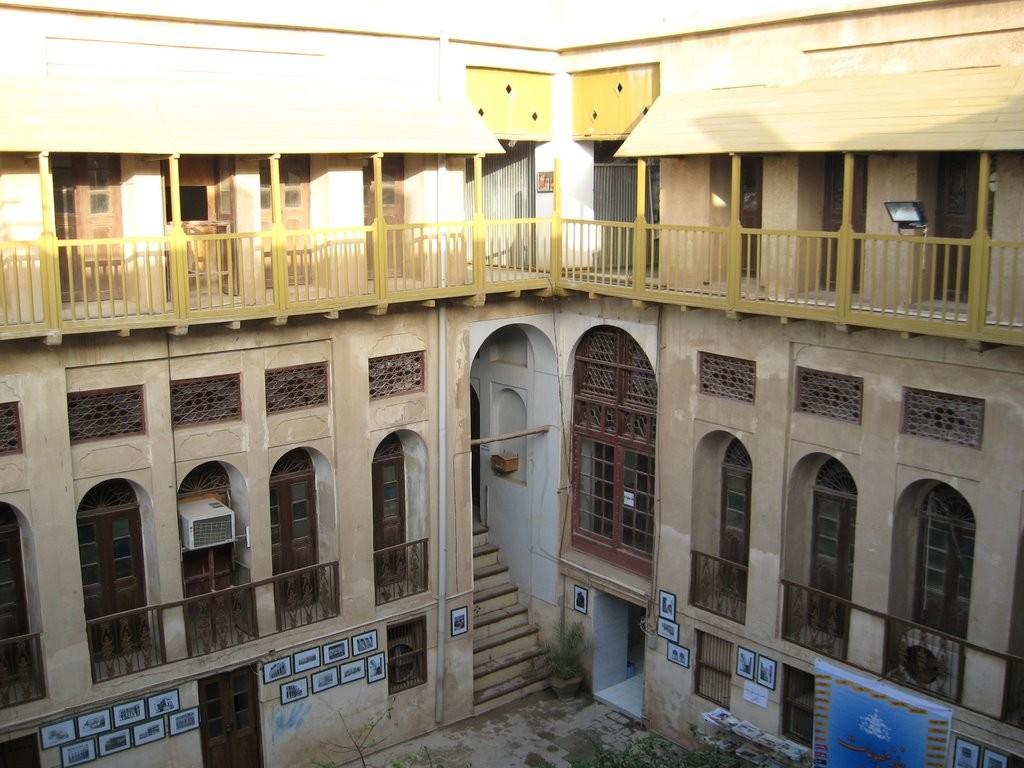 عکس عمارت گلشن