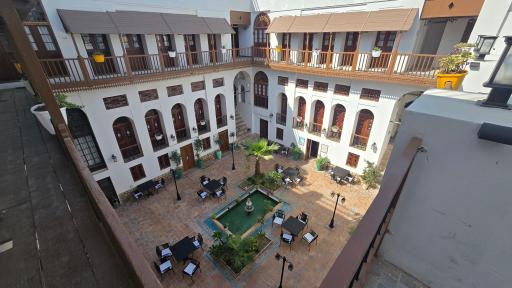 عکس عمارت گلشن