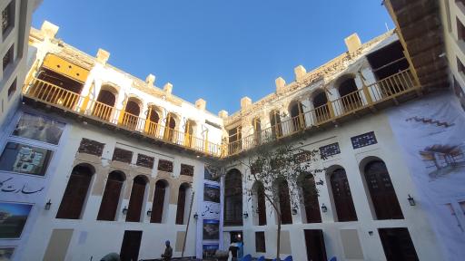 عکس عمارت گلشن