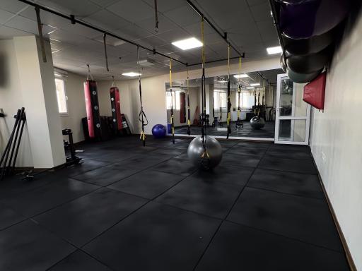 عکس باشگاه بدنسازی و کراسفیت بانوان روشان