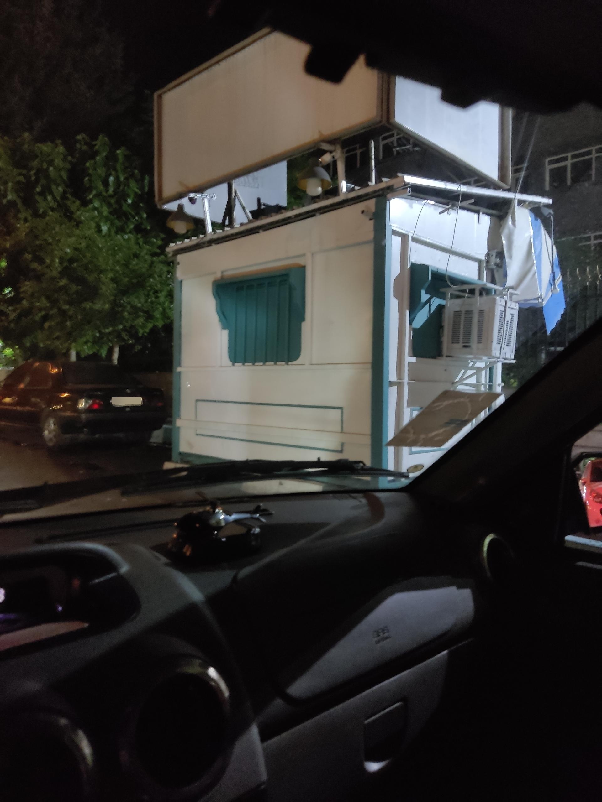 عکس کیوسک روزنامه فروشی تقیلو