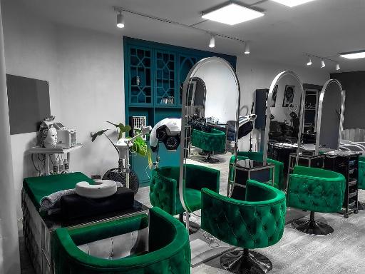 عکس آکادمی زیبایی مانیا