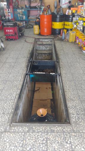 عکس تعویض روغن و آپاراتی برادران نصیری