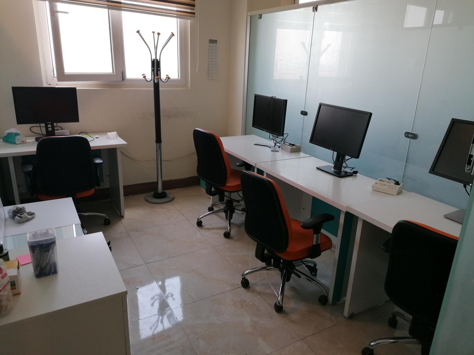 عکس فناوری اطلاعات آدین