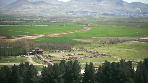 عکس کاخ ناتمام ساسانی (کاخ بیستون)