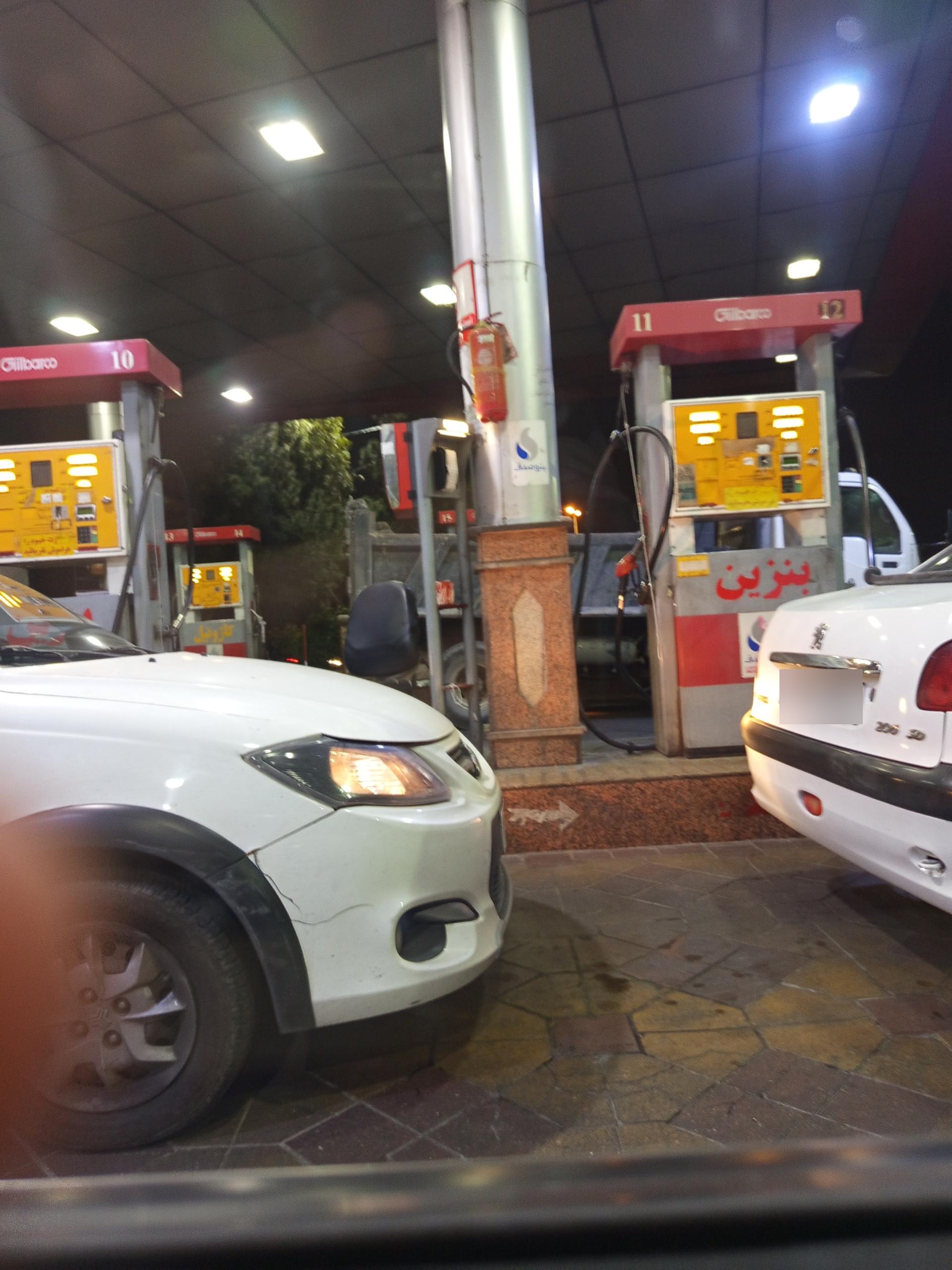 عکس پمپ بنزین وگازوئیل