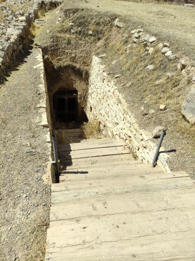 عکس کاخ ناتمام ساسانی (کاخ بیستون)