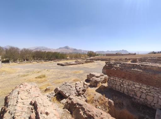 عکس کاخ ناتمام ساسانی (کاخ بیستون)