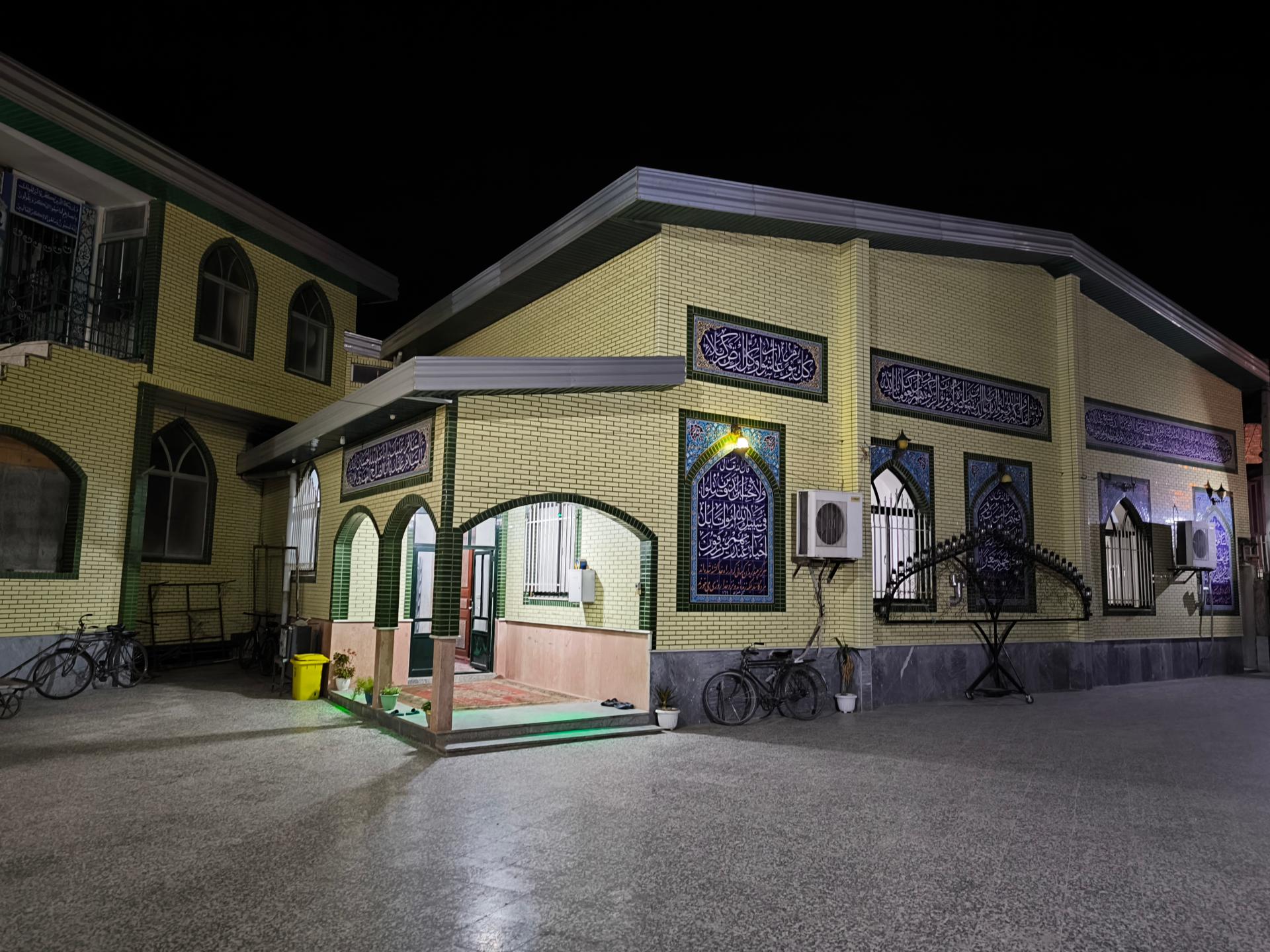 عکس مسجد و حسینیه ارشاد