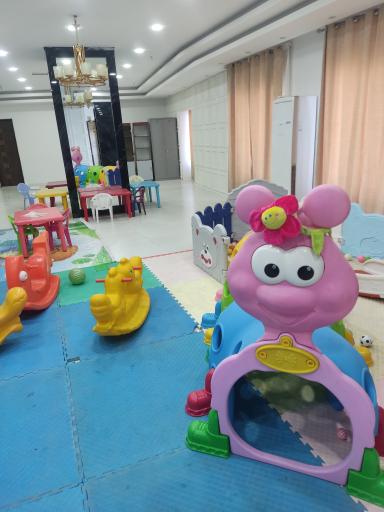 عکس مهد و پیش دبستانی شکوفه های مهدوی