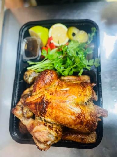 عکس رستوران مرغ شکم پر