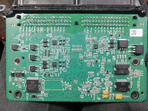 عکس تعمیرگاه و تنظیم موتور کریمی