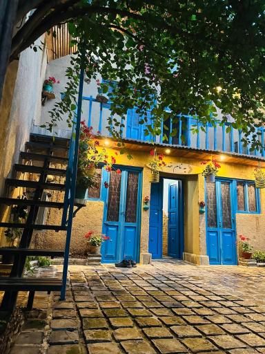 کافه و خونه باغ سینا