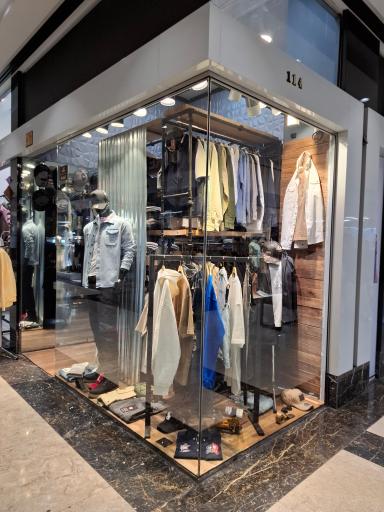 عکس لیوایز استور 