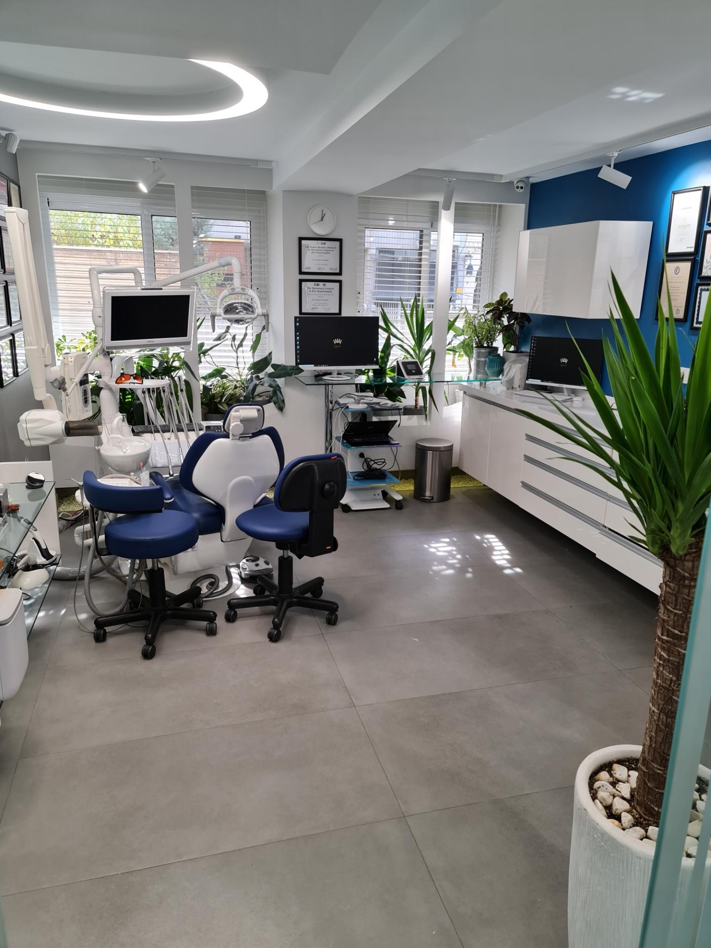 عکس دندانپزشکی دکتر نوروز علی (کلینیک فرسیا)