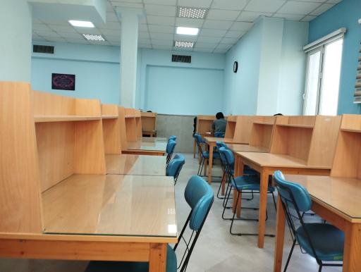 عکس کتابخانه دکتر عباس حری