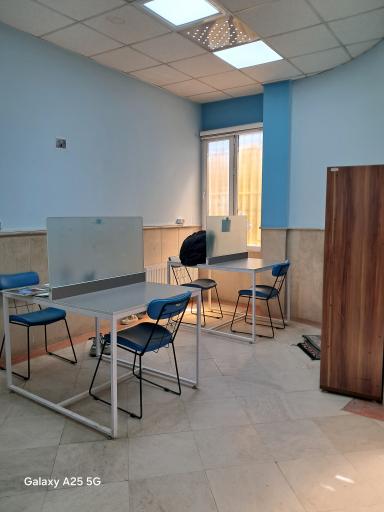 عکس کتابخانه دکتر عباس حری