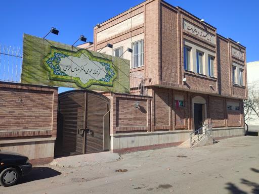 عکس کتابخانه دکتر عباس حری