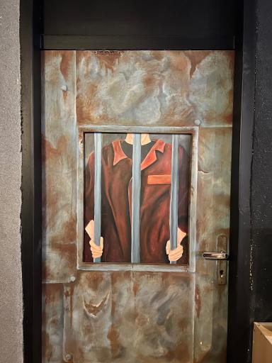 عکس اتاق فرار خانه معما بازی زیر هشت و آزور