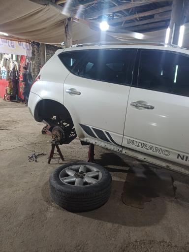 عکس تعمیرگاه اتومبیل علی