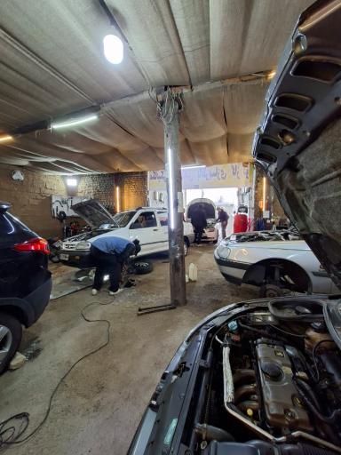 تعمیرگاه اتومبیل علی