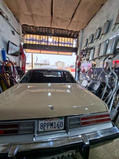 تعمیرگاه اتومبیل علی