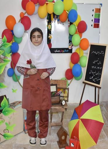 عکس دبستان سرزمین گلها