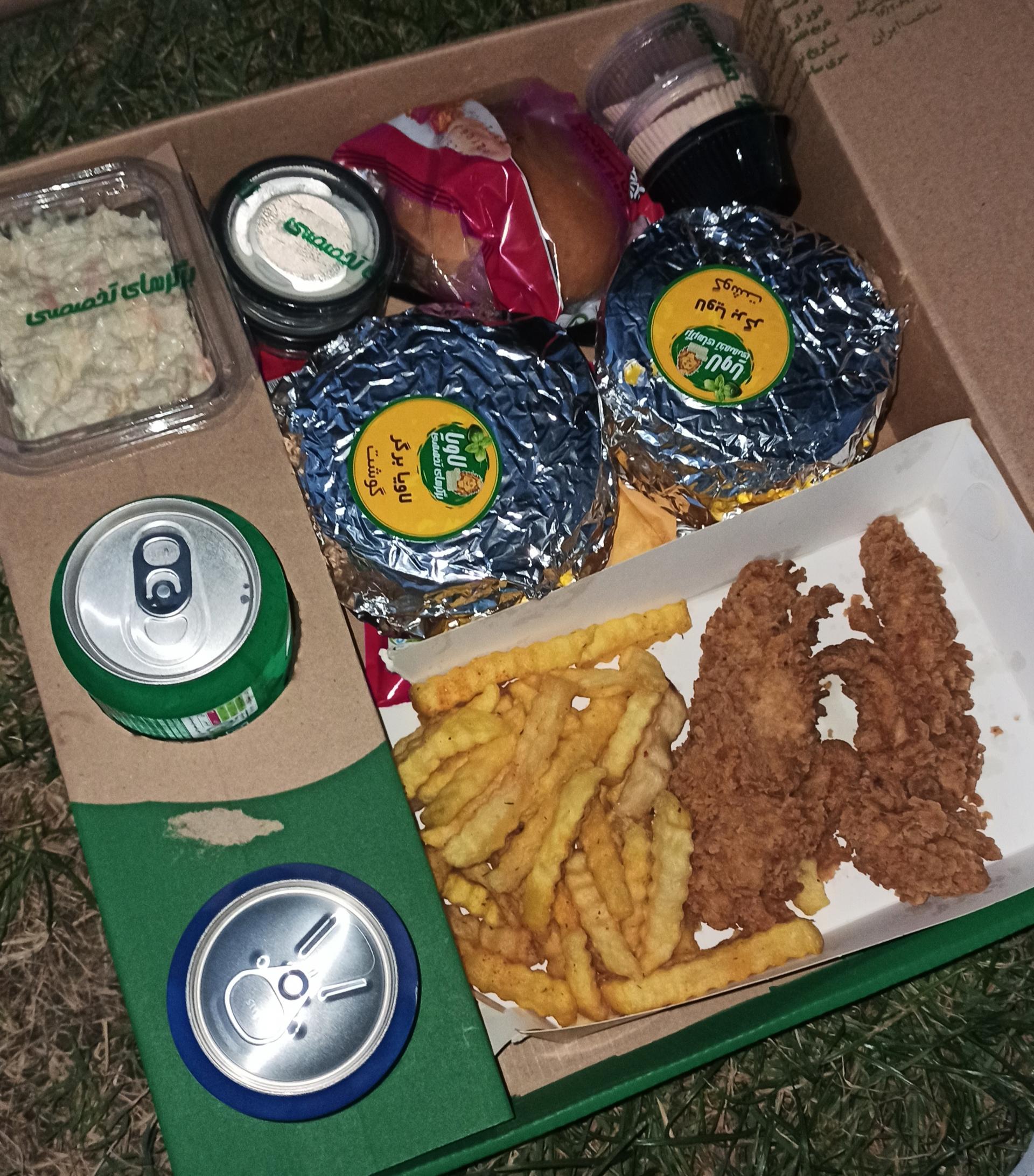 عکس برگرهای تخصصی لاویا شعبه میدان گاز