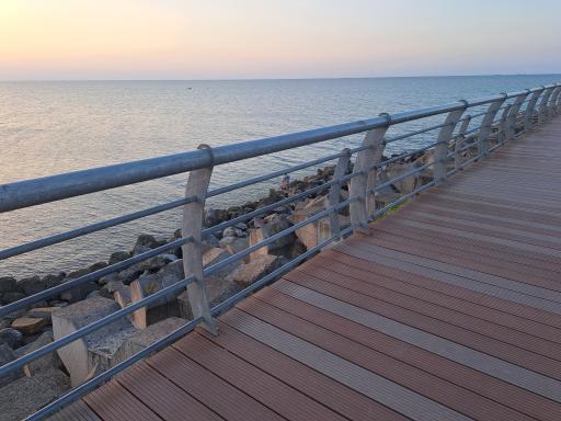 موج شکن انزلی