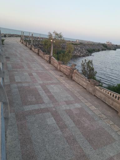 موج شکن انزلی