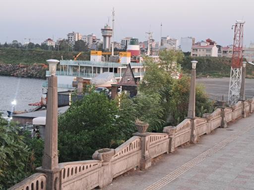 موج شکن انزلی