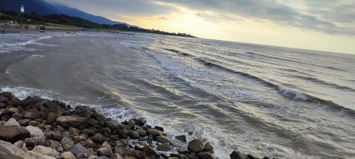 عکس موج شکن انزلی
