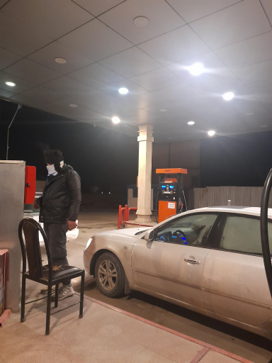 عکس پمپ بنزین کاخ