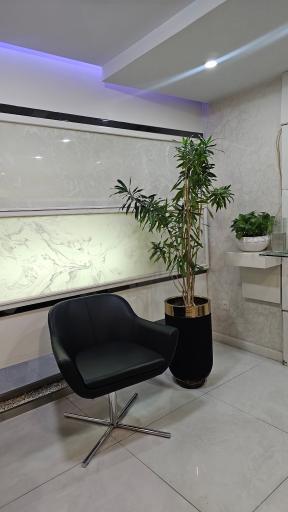 عکس دکتر امیررضا معیر متخصص جراحی لثه