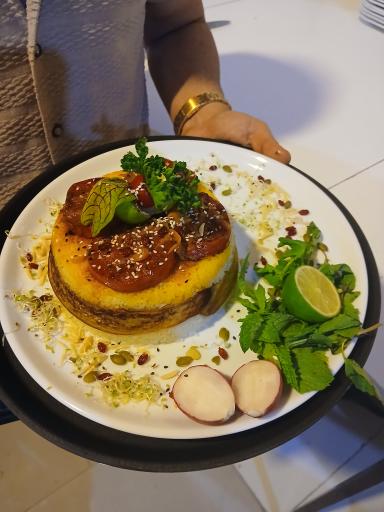 عکس رستوران اسفندیاری