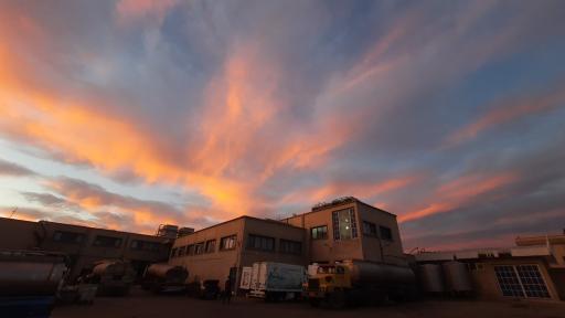 عکس کارخانه بستنی و لبنیات وینتر