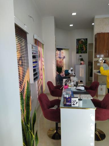 عکس آموزشگاه زیبایی دلربا