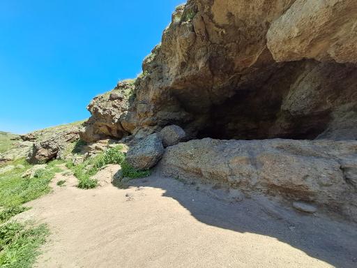 عکس غار و آبشار ویلا دره