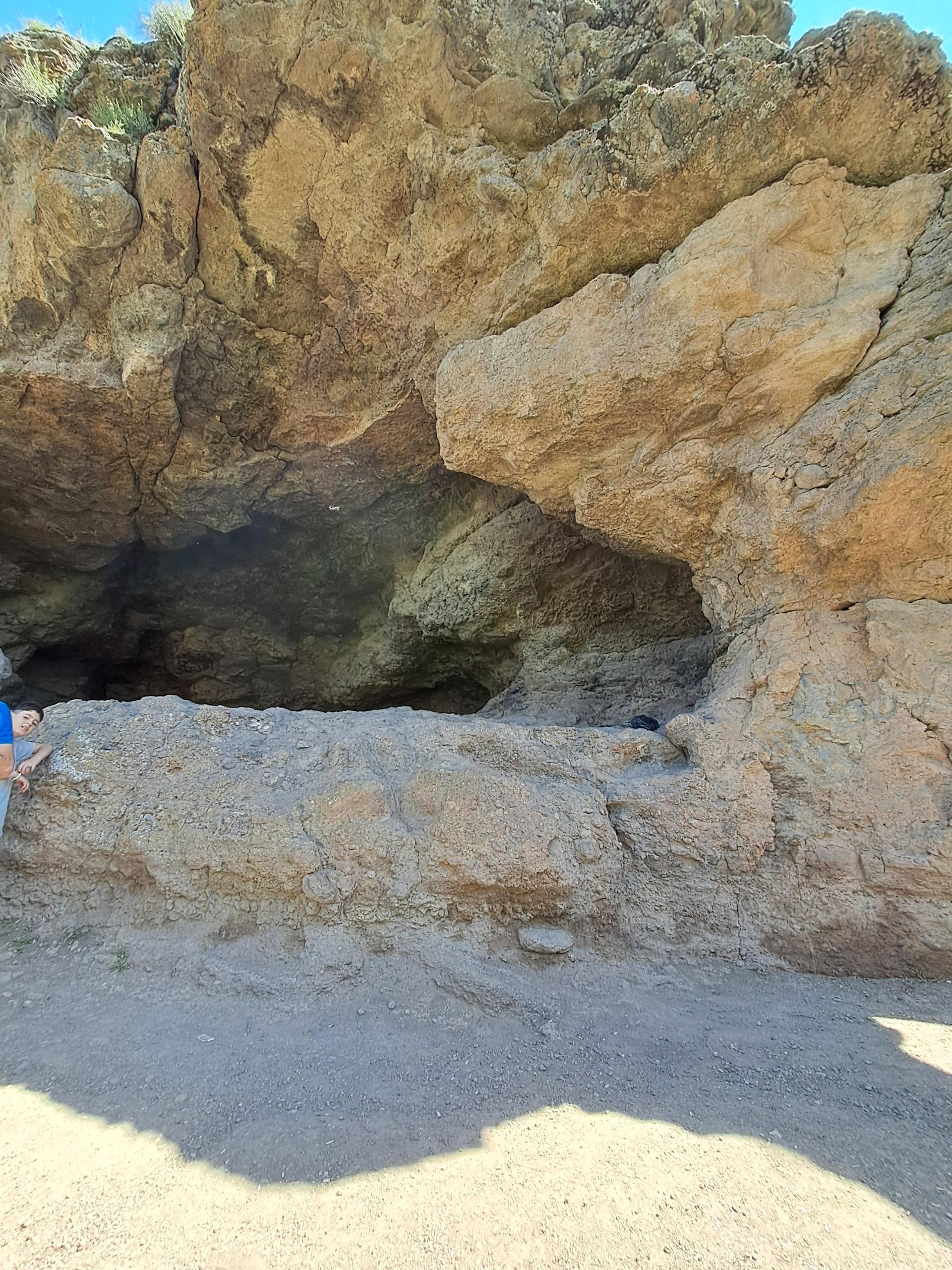 عکس غار و آبشار ویلا دره