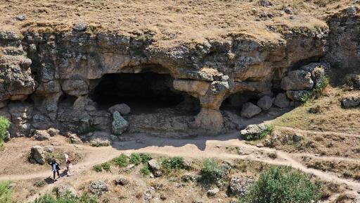 عکس غار و آبشار ویلا دره