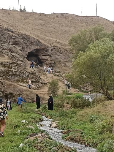 عکس غار و آبشار ویلا دره