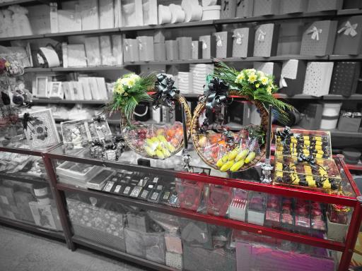 عکس فروشگاه کادویی و بله برون شایان