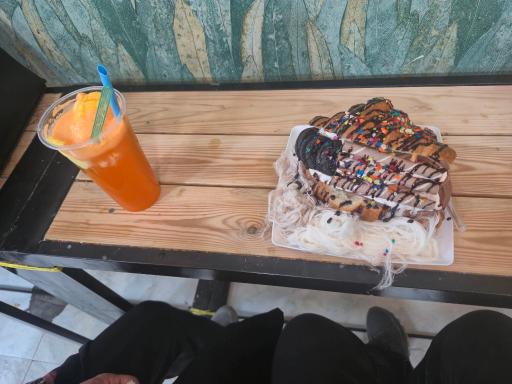 عکس آبمیوه و بستنی دایی غلام