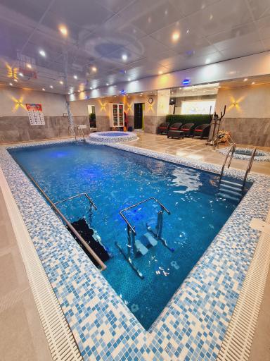 عکس مجموعه استخر خصوصی ورزشی آرامش