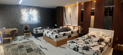 عکس هتل بزرگ باغ گیلاس