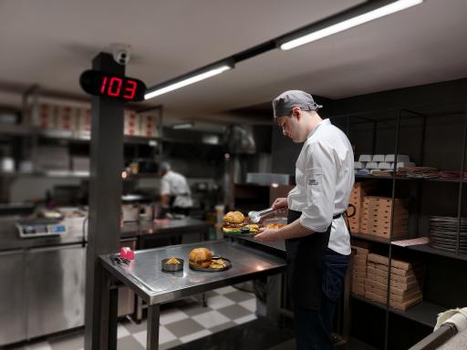 عکس فست‌فود مثلث