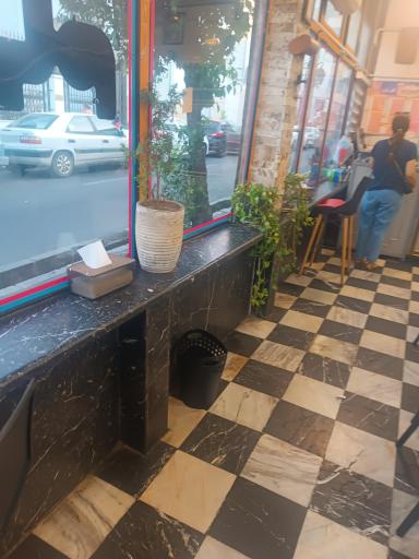 عکس ساندویچی خیام